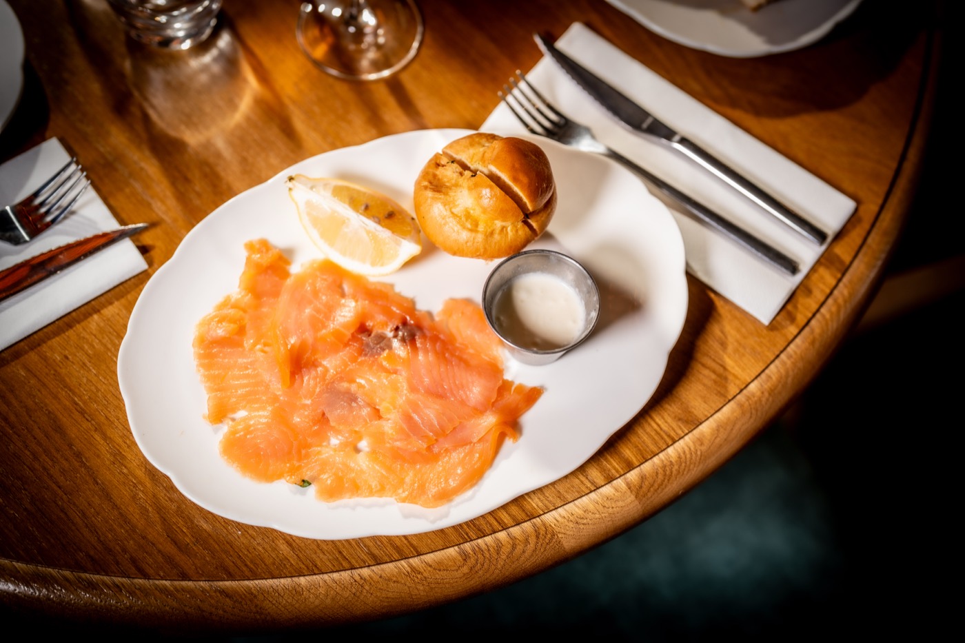 Smoked salmon, warm brioche, cream and lemon
